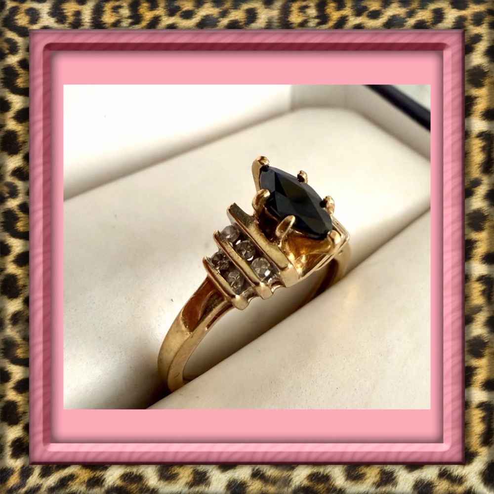 👑✅PRICE FIRM✅ Genuine 10kt Solid Gold Dark Sapphire Blue Marquis & Diamond Ring